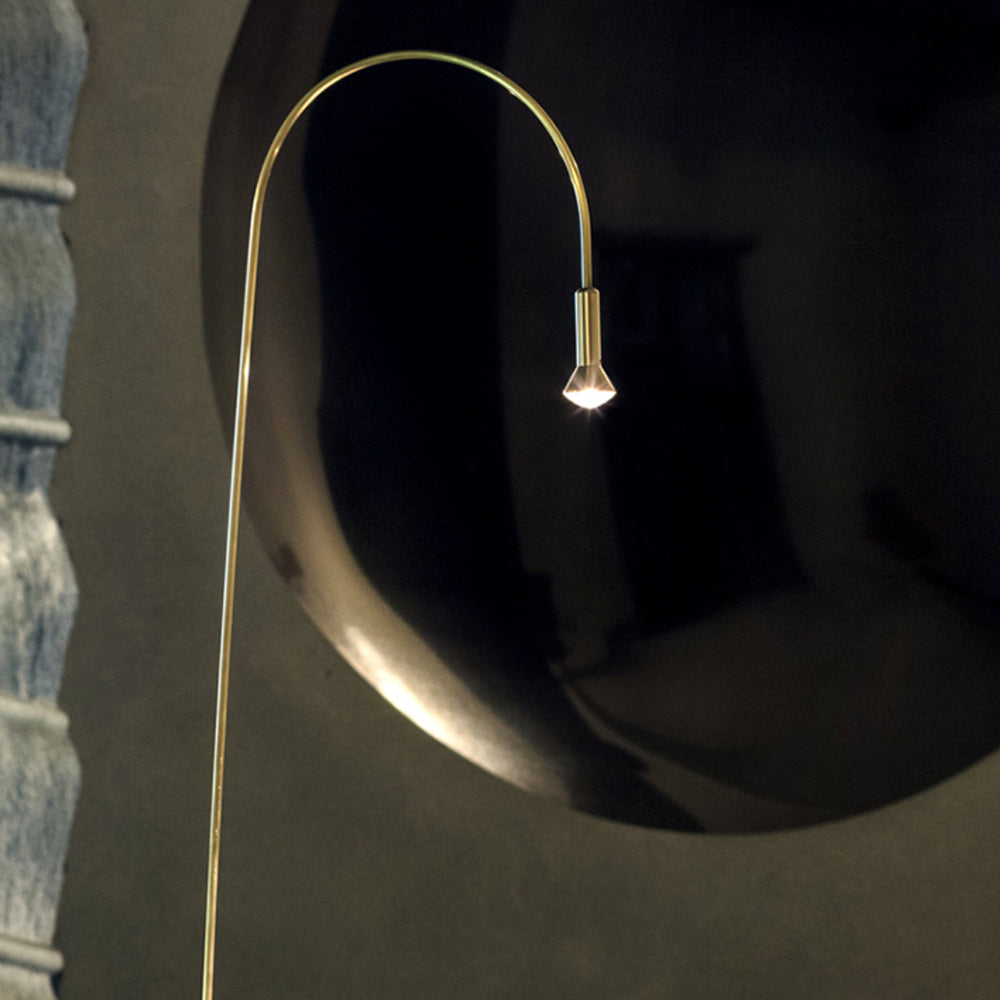 Carina Moderne Lineaire LED Grondlamp Buiten Goud Metalen Pad